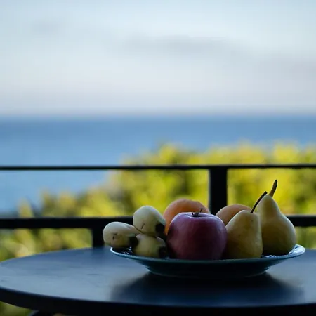 The Island House - Family Size - Overlooking The Aegean - 3 Steps From The Сasa de vacaciones *